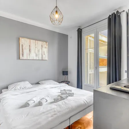 Appartement Spacious 2 Bed - 5 Mn Du Palais - Calme - Balcon