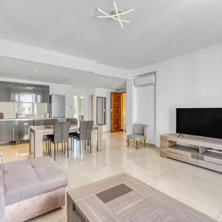 Appartement Spacious 2 Bed - 5 Mn Du Palais - Calme - Balcon *