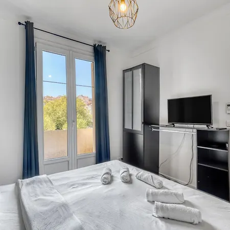 Spacious 2 Bed - 5 Mn Du Palais - Calme - Balcon * Cannes