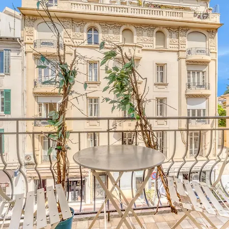 Apartment Spacious 2 Bed - 5 Mn Du Palais - Calme - Balcon *