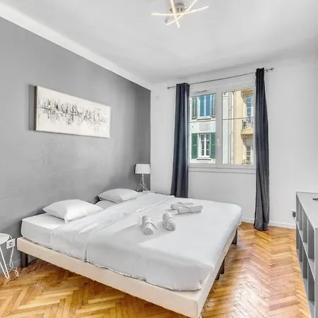 Spacious 2 Bed - 5 Mn Du Palais - Calme - Balcon كان