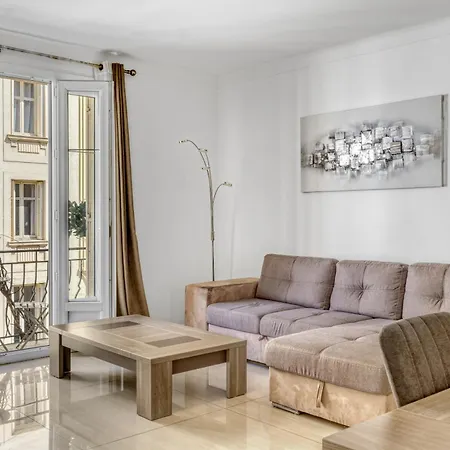 Spacious 2 Bed - 5 Mn Du Palais - Calme - Balcon *