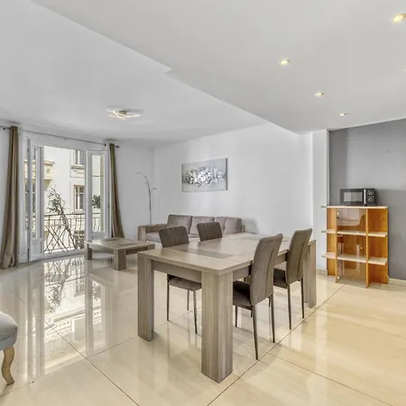 Spacious 2 Bed - 5 Mn Du Palais - Calme - Balcon 칸느