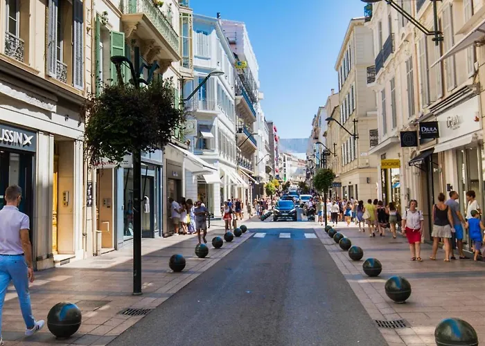 Spacious 2 Bed - 5 Mn Du Palais - Calme - Balcon Апартаменты