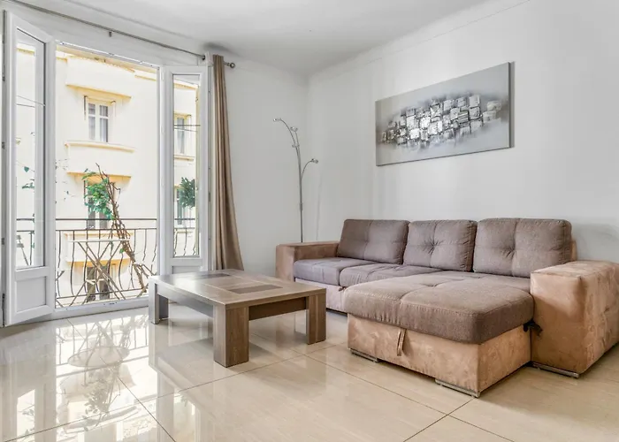 Apartment Spacious 2 Bed - 5 Mn Du Palais - Calme - Balcon *