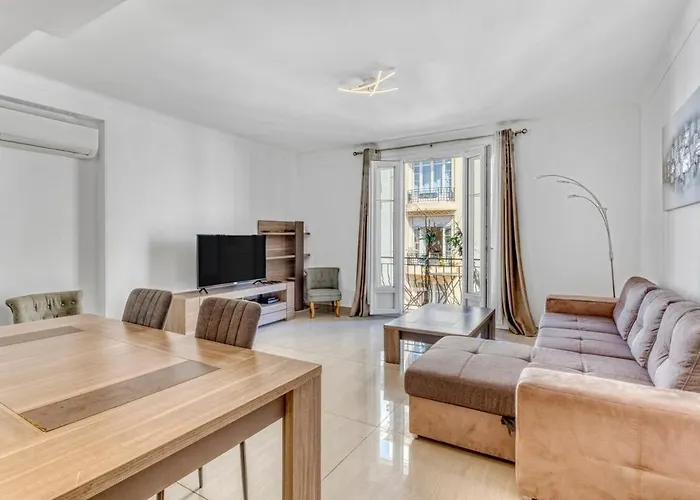 Апартаменты Spacious 2 Bed - 5 Mn Du Palais - Calme - Balcon Канны