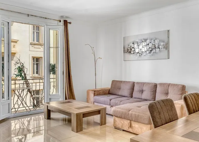 Spacious 2 Bed - 5 Mn Du Palais - Calme - Balcon Канны