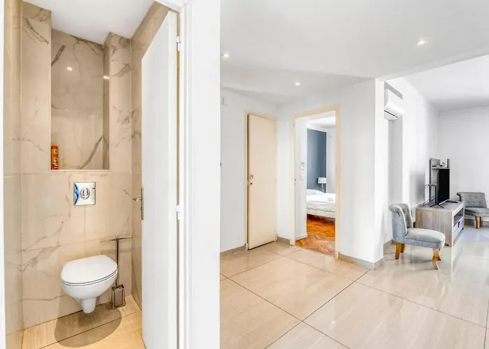Spacious 2 Bed - 5 Mn Du Palais - Calme - Balcon Apartment