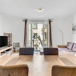 Spacious 2 Bed - 5 Mn Du Palais - Calme - Balcon Lägenhet