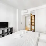 Spacious 2 Bed - 5 Mn Du Palais - Calme - Balcon Lägenhet *
